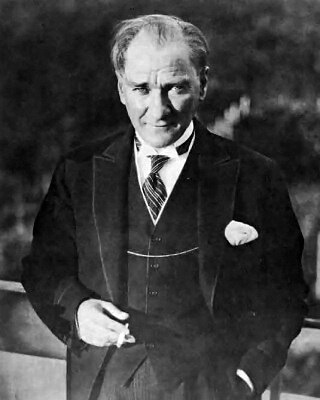 "MustafaKemalAtaturk" by Cemal Işıksel (1905-1989) - Fotoğraflarla Atatürk (Images Atatürk) collection [1] of the Republic of Turkey Ministry of National Education (MEB) [2], Public domain
